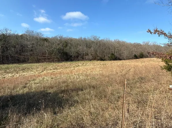 000 Varvel Rd, Willow Springs, MO 65793