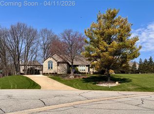 650 Plainfield Dr, White Lake, MI