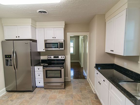 5th image of 134 Cambridge Cir