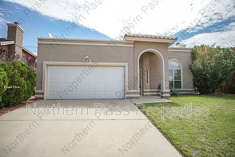 3 bed, 2.0 bath, 1359 sqft, $1,895 — Photo 2