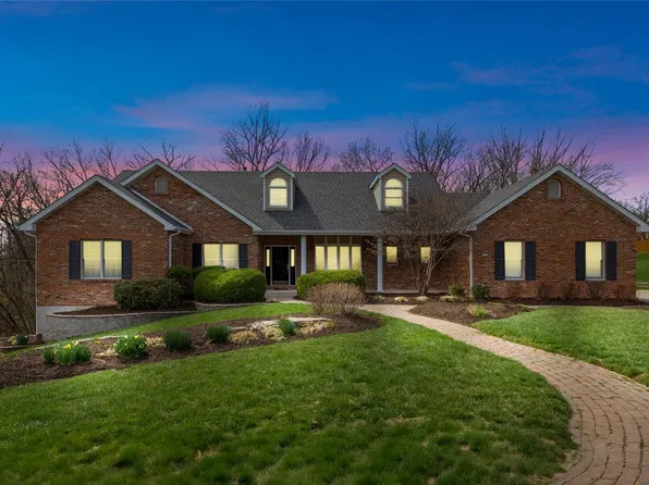 2 Woodmere Ct, Saint Charles, MO 63303