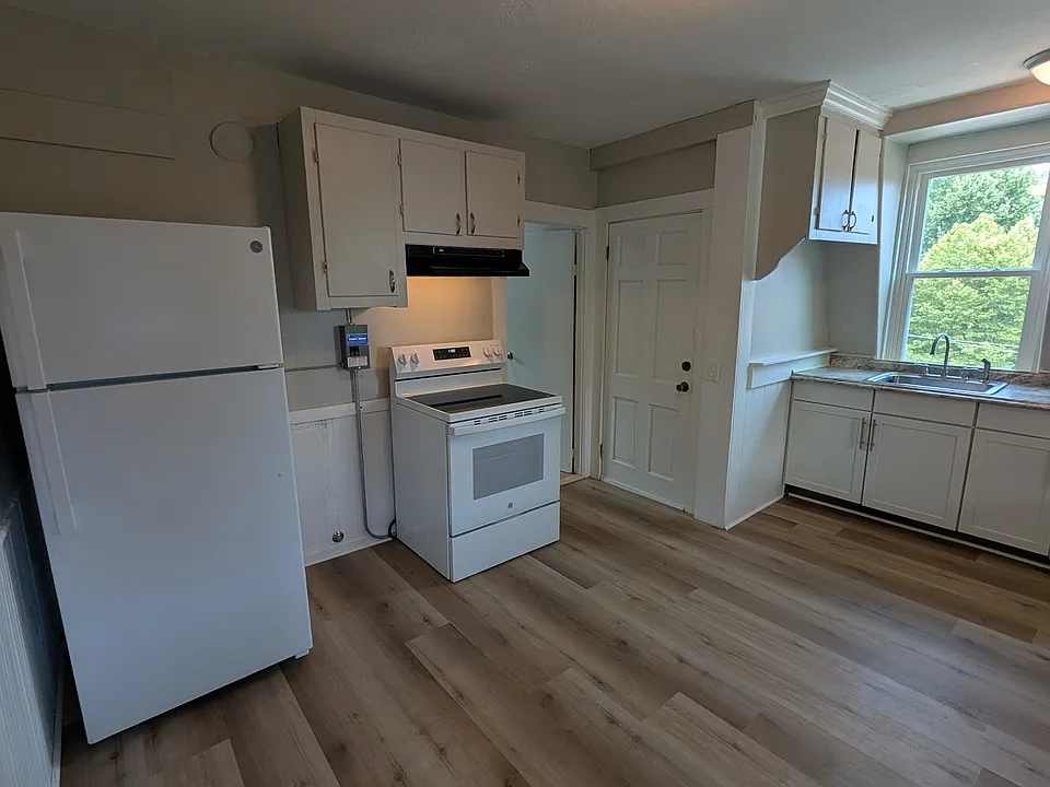 251 Providence St #4