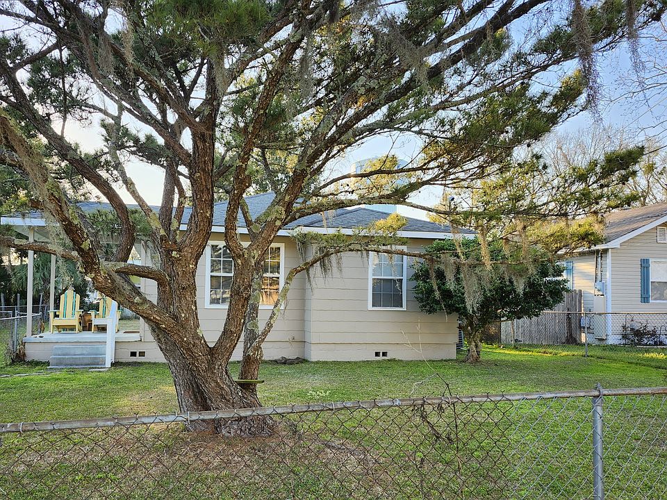 1st image of 175 Dahlia St
