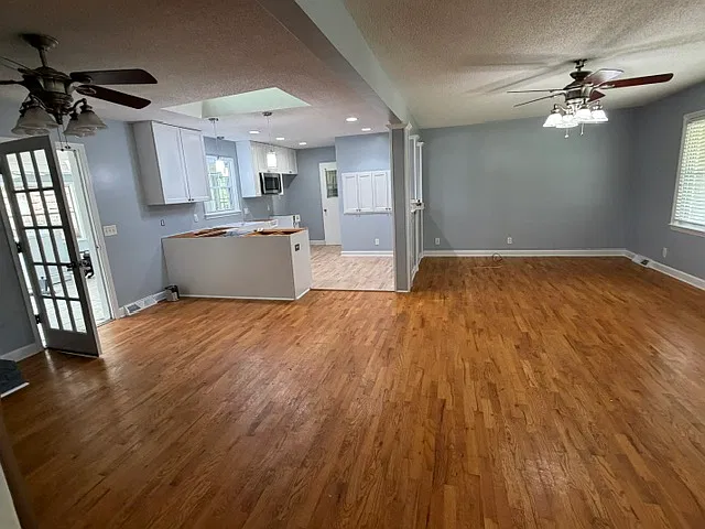 3 bed, 1676 sqft, $2,300 — Photo 3