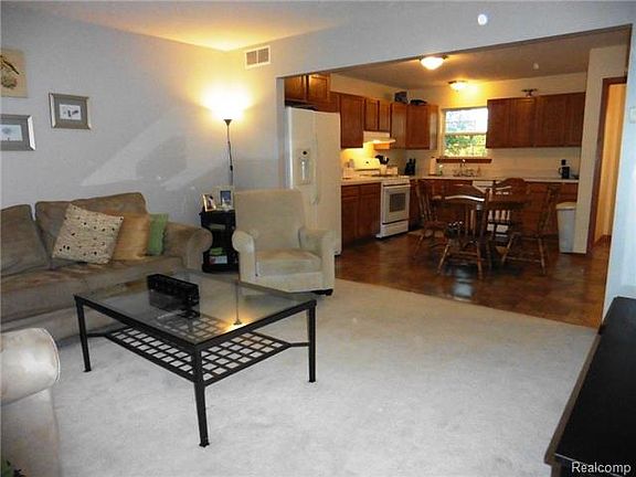 5th image of 726 Pinegate Dr