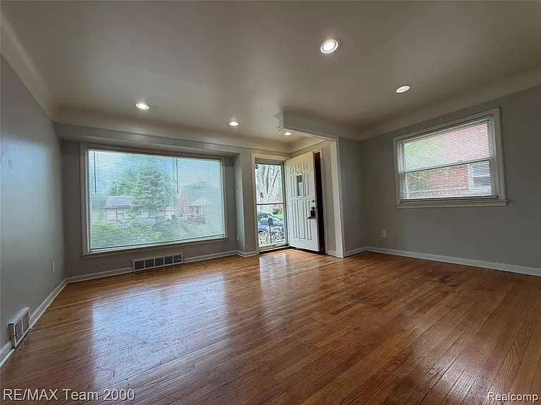 228 Auburn St — Photo 5