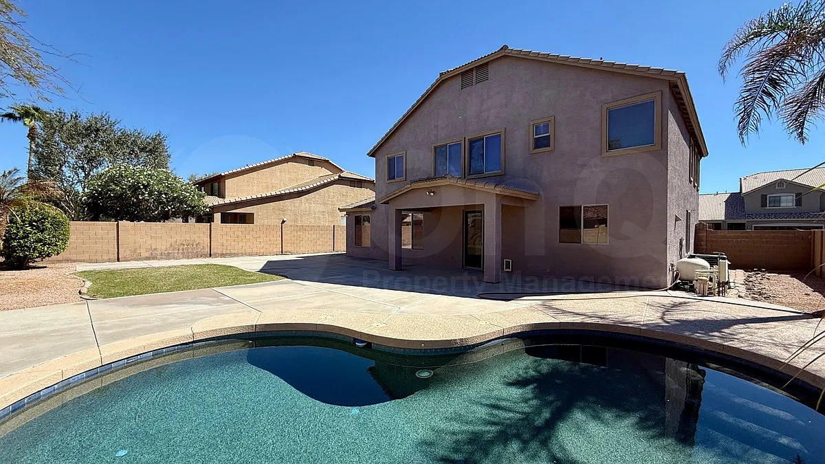 5 bed, 2.5 bath, 2794 sqft, $3,199 — Photo 4