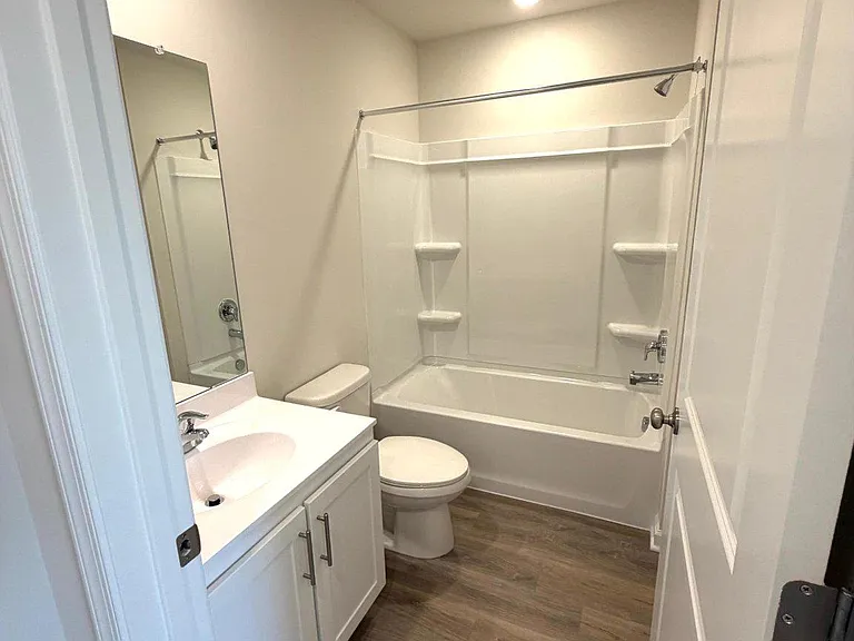 128 Essex Dr — Photo 14