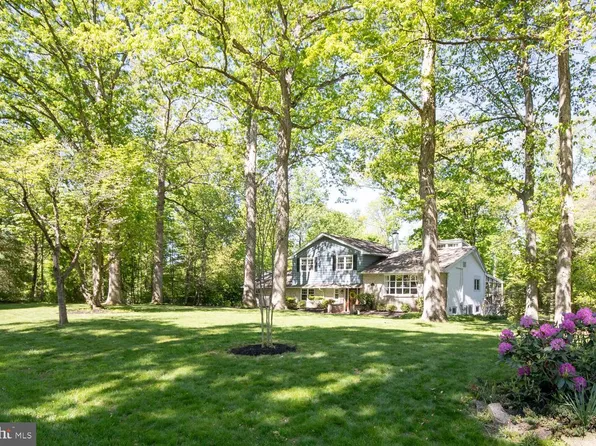 90 Buttonwood Ln, Doylestown, PA 18901