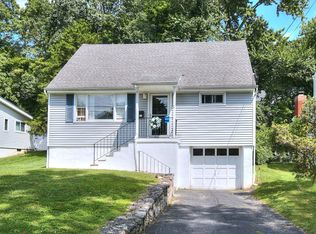 34 Bennett St, Fairfield, CT 06825