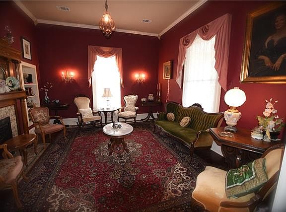 3rd image of 208 Oldham St