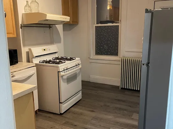 82 Court House Place image 4 of 10