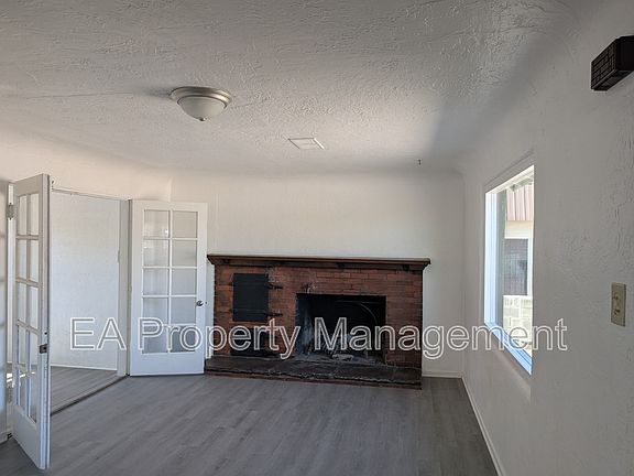 3rd image of 523 Valencia Dr SE
