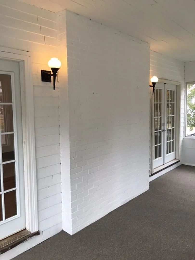 297 E Lane — Photo 3