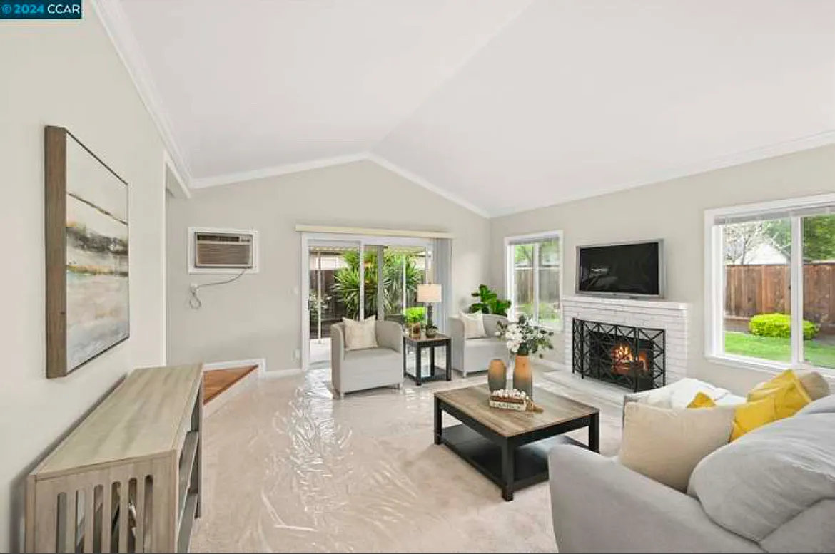 3 bed, 1100 sqft, $4,000 — Photo 3