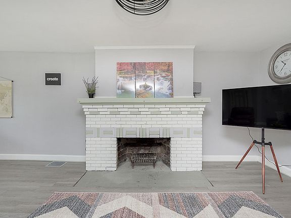 4th image of 4237 Graceland Ave #4237