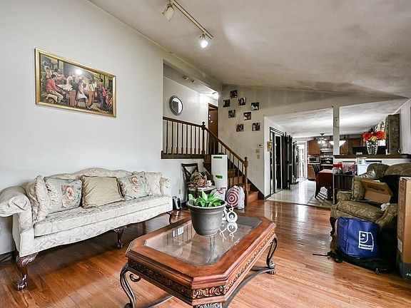 4th image of 65 Holmes Ave