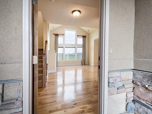 2nd image of 707 W Mystic Creek Way