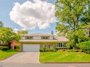 400 Minute Arms Rd, Union, NJ 07083