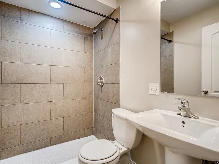 2312 S Seeley Ave #G — Photo 8
