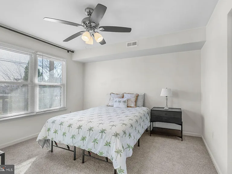 413 Beach Ave W #B — Photo 6