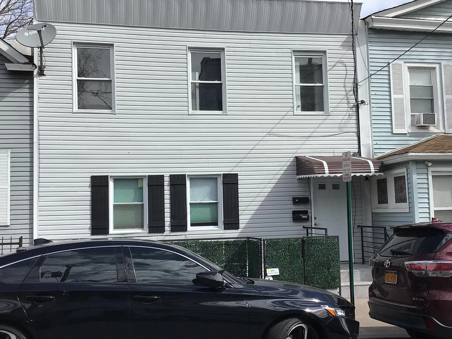 5 bed, 2400 sqft, $4,350 — Photo 2