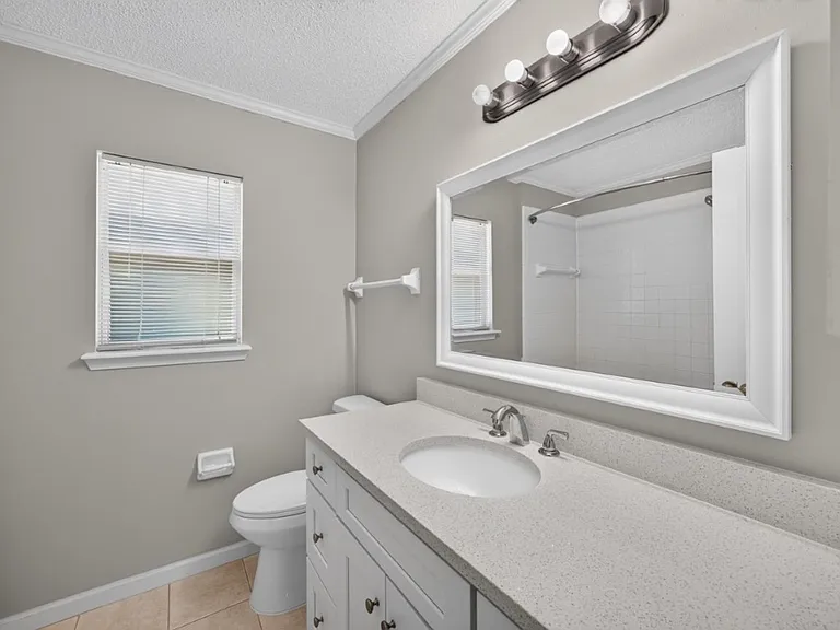 9256 Dale View Ln W — Photo 20