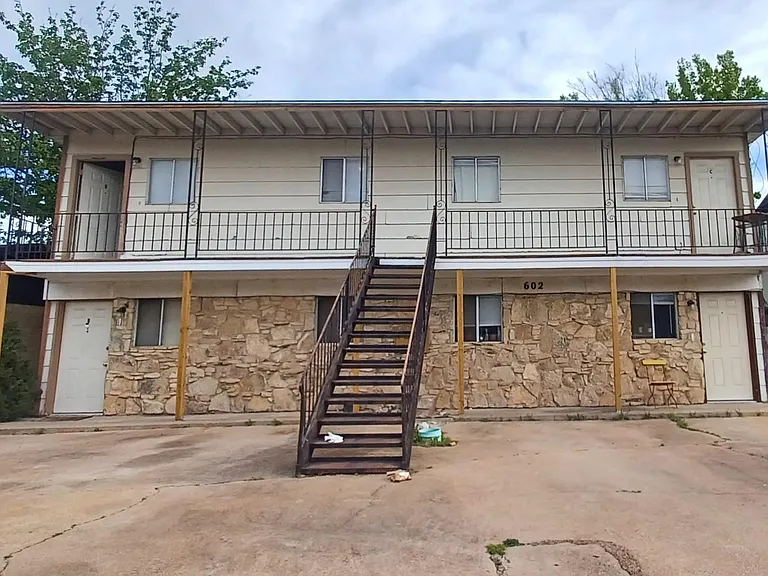 602 Sunset Ln #D — Photo 1