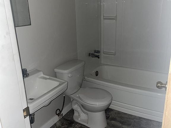 4th image of 10511 102nd Ave #2