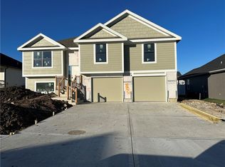 512 SW Hillside Dr, Grain Valley, MO 64029