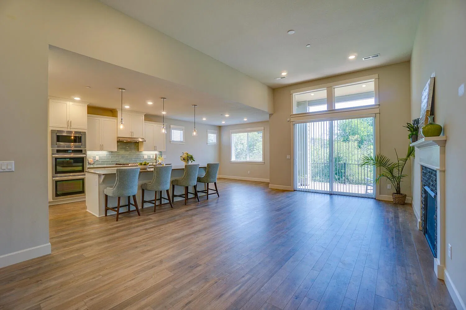 4 bed, 2507 sqft, $3,850 — Photo 4