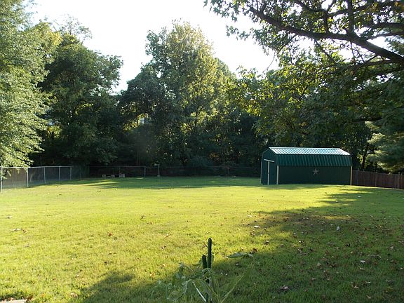 Beautiful Tree Lined Back Yd