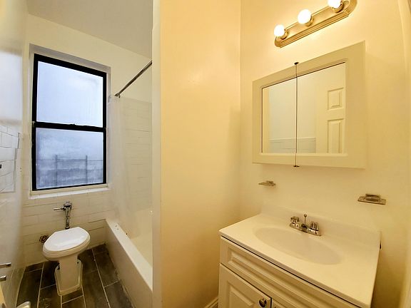 2nd image of 3572 Dekalb Ave APT 3D