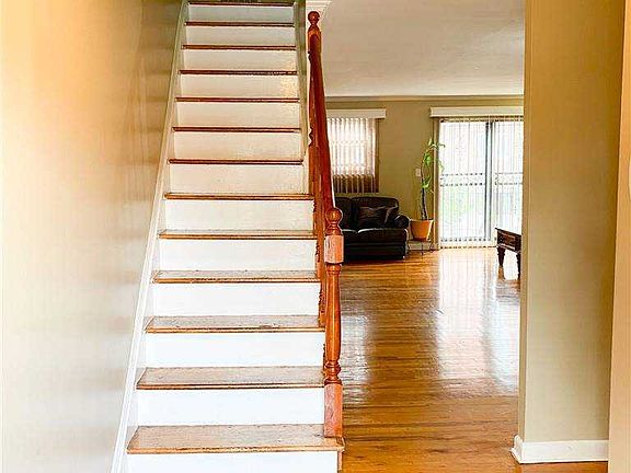 3rd image of 10517 Avenue K