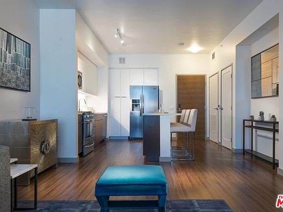 2nd image of 3033 Wilshire Blvd #506