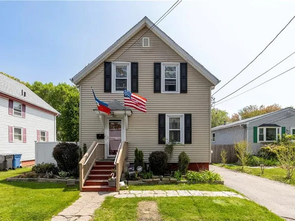 70 Perkins Ave, Cranston, RI 02910