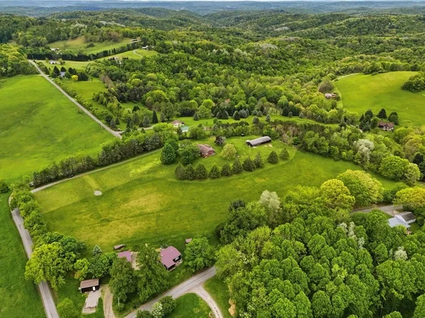 1389 Gilchrist Rd, Vandergrift, PA 15690