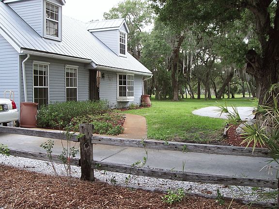 house looking to park and lake