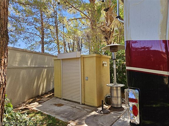 5th image of 8175 Arville St #27