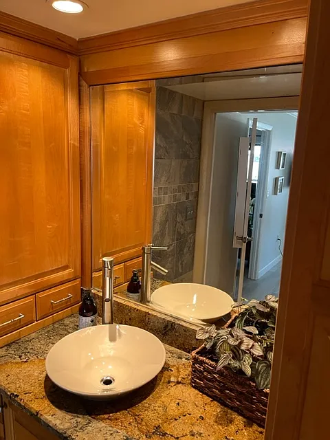 2 bed, 1040 sqft, $2,600 — Photo 4