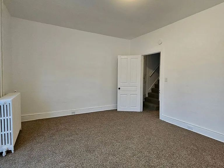 921 W Poplar St — Photo 9