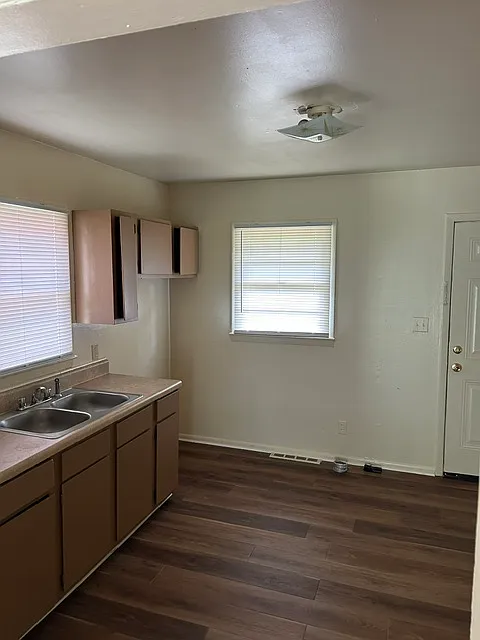 3 bed, $950 — Photo 2