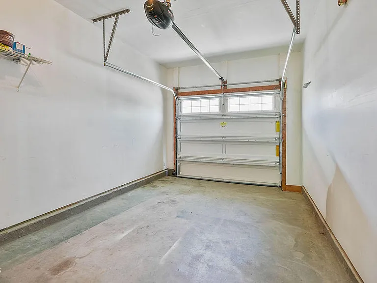 2120 Junewood Ln — Photo 32