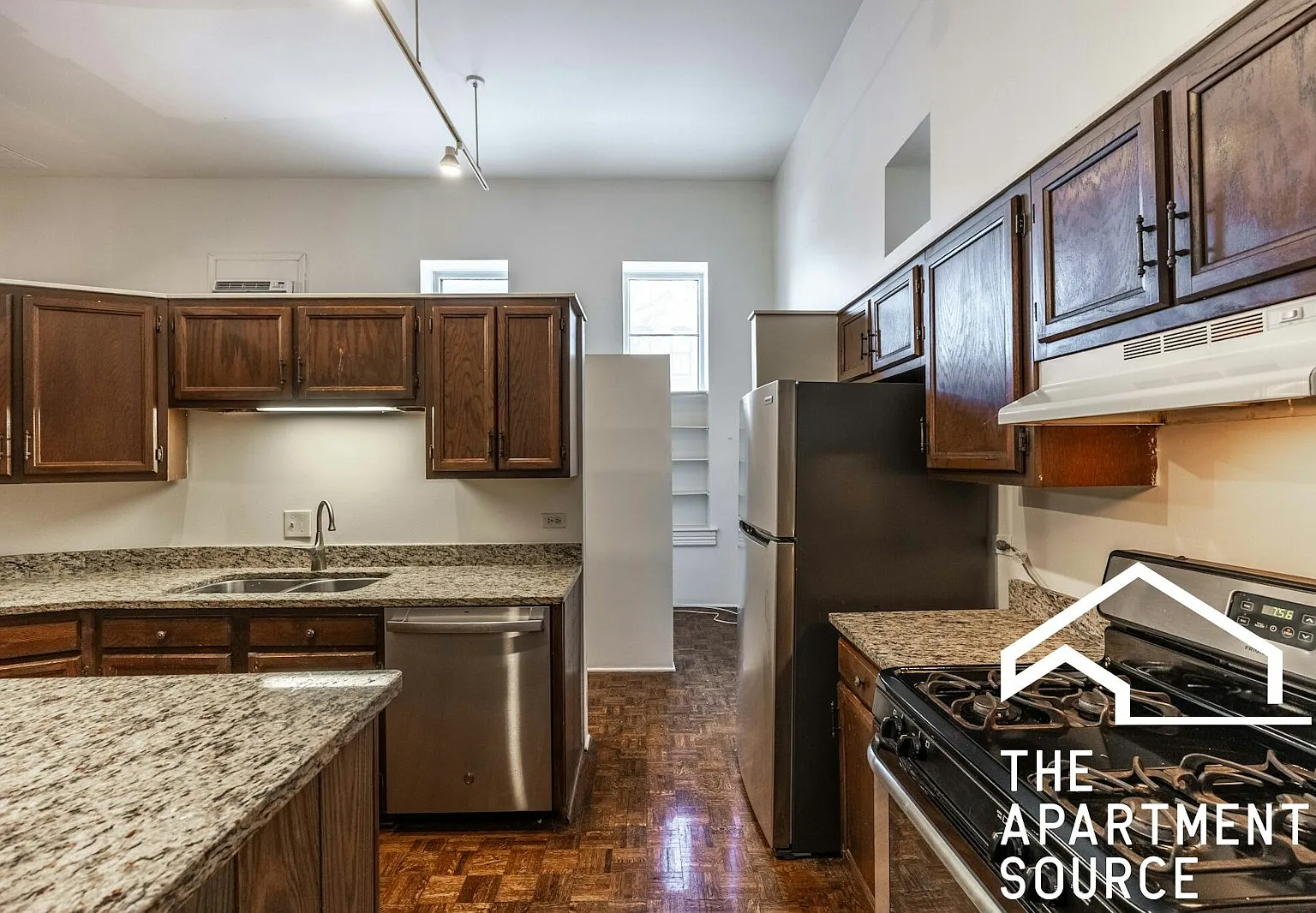 2059 North Clifton Avenue, Unit 1S — Photo 2