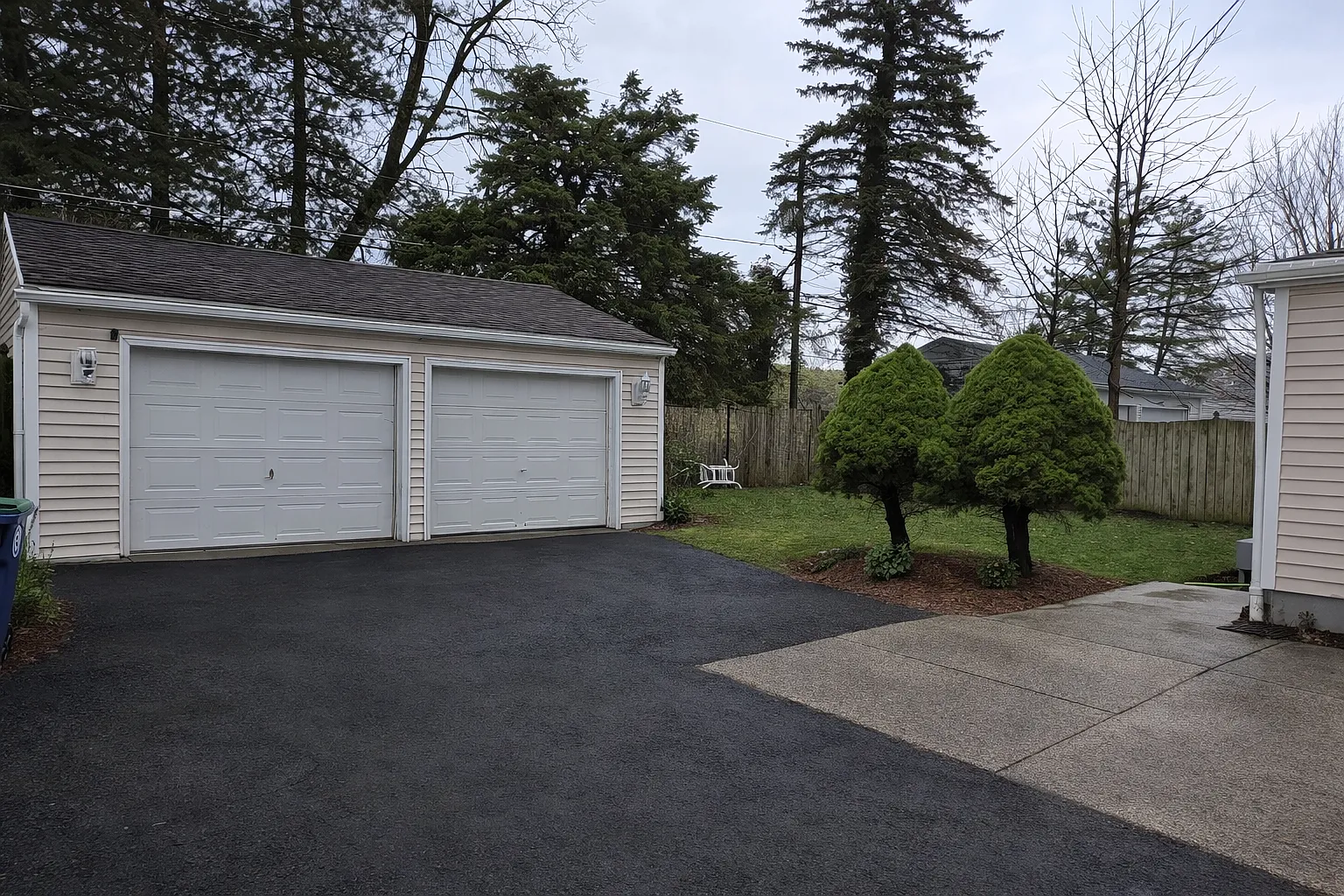 3 bed, 1.5 bath, 1250 sqft, $2,300 — Photo 3