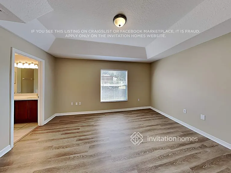 327 Huron Dr — Photo 16