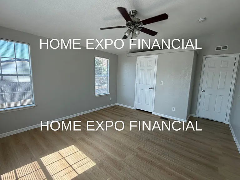 26590 Franklin Ave — Photo 36