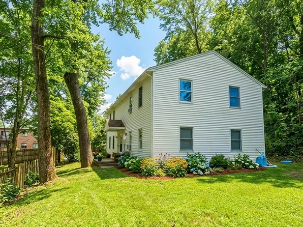 18-20 Summer St, Agawam, MA 01001