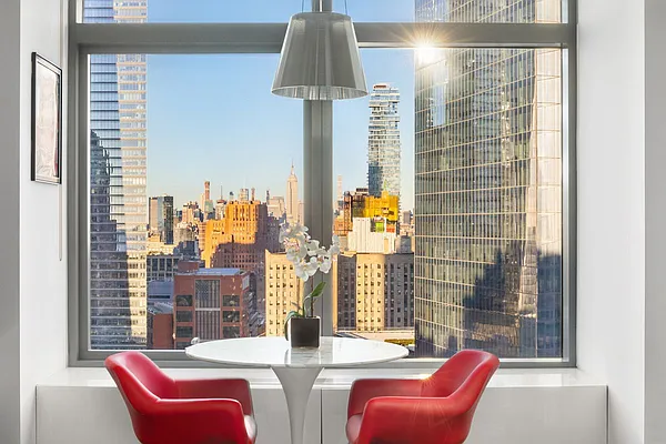 Rented by Uhouzz New York Inc | media 18