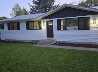 907 S 1st St E, Saint Anthony, ID 83445